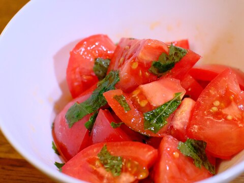 焼肉の箸休めに最適‼トマトの生ナムル